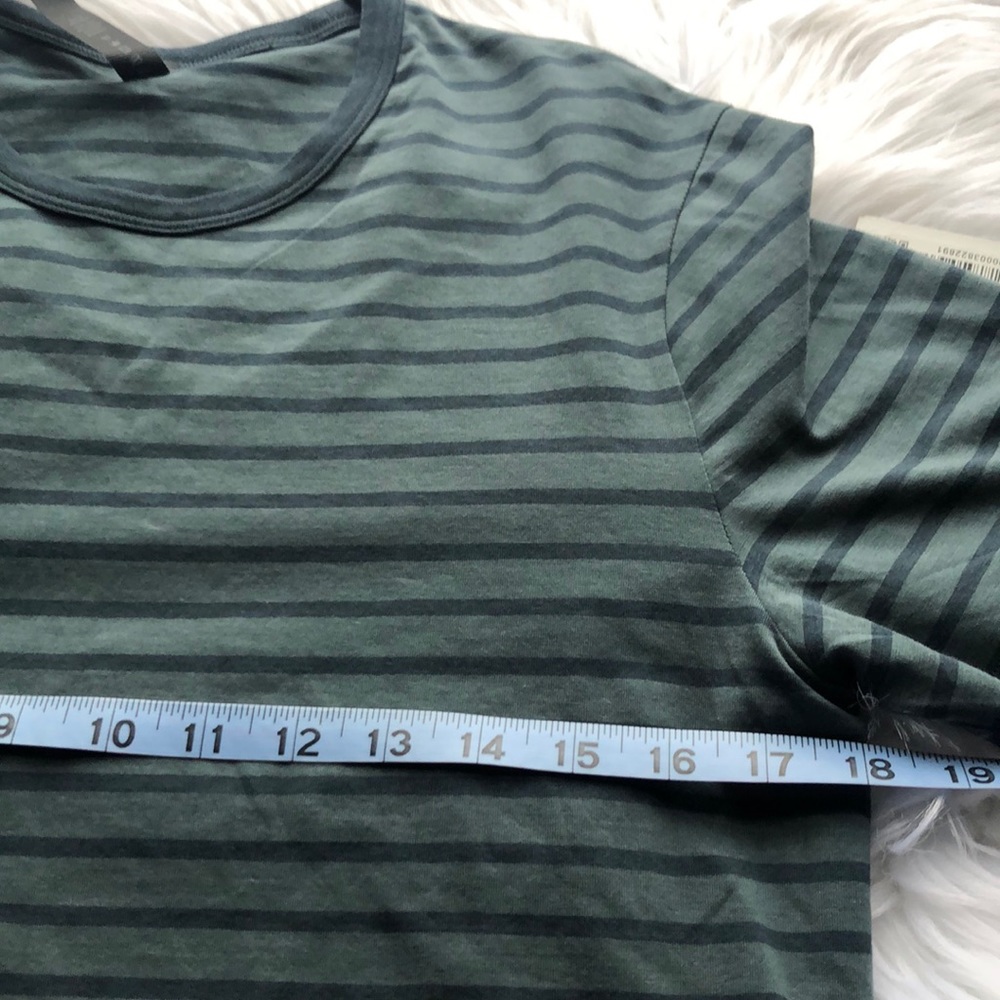 JUST IN ✔️NWT LULULEMON T-Shirt - Picture 7 of 8